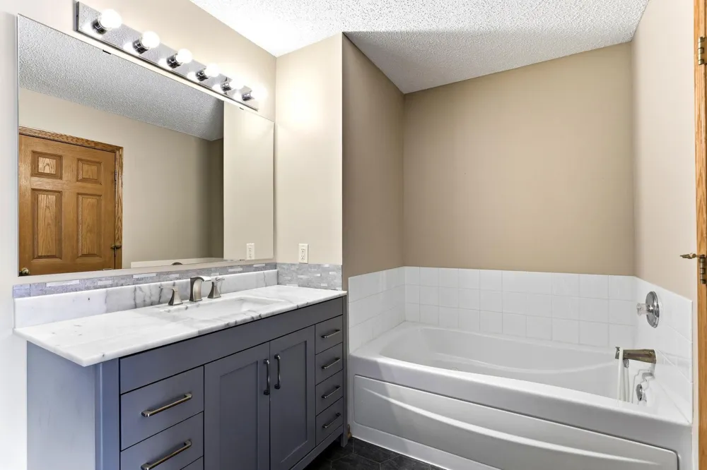 6784 Pine Crest Trail S Cottage Grove, MN 55016