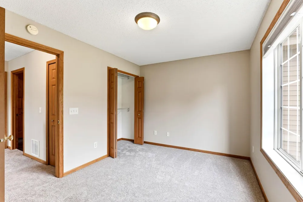 6784 Pine Crest Trail S Cottage Grove, MN 55016