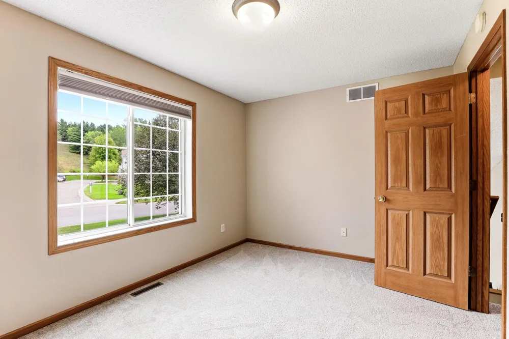 6784 Pine Crest Trail S Cottage Grove, MN 55016