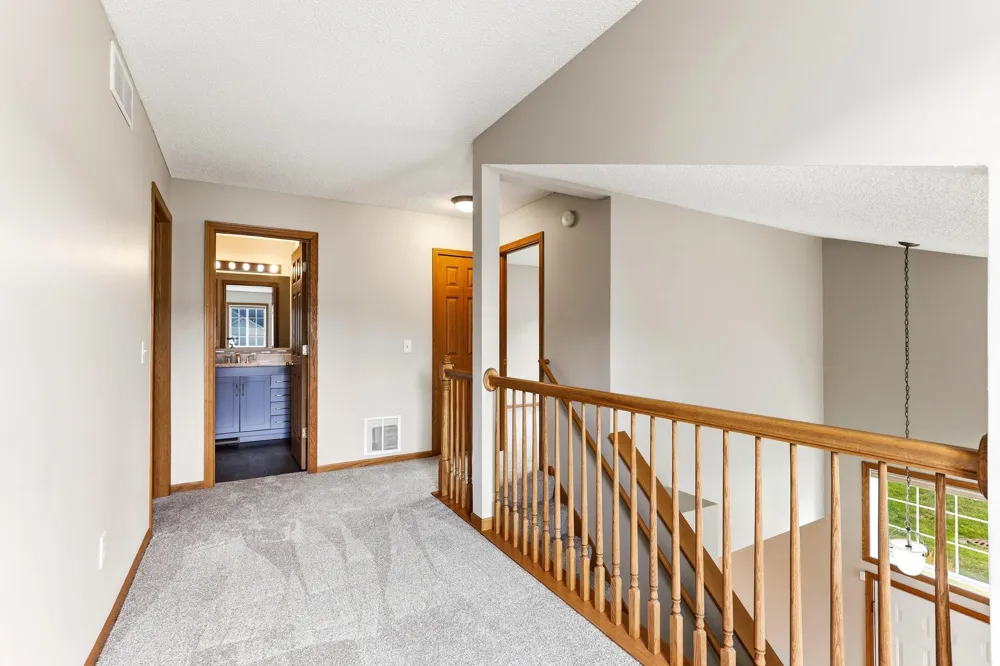6784 Pine Crest Trail S Cottage Grove, MN 55016