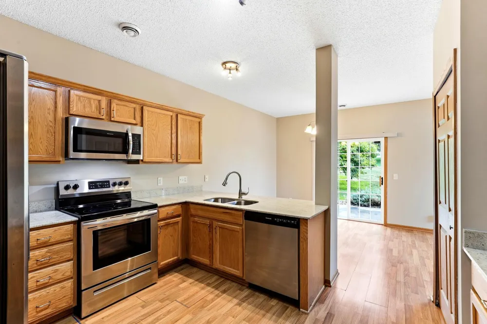 6784 Pine Crest Trail S Cottage Grove, MN 55016