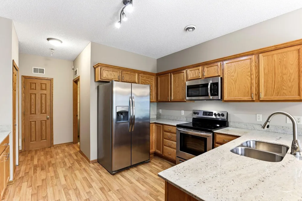 6784 Pine Crest Trail S Cottage Grove, MN 55016