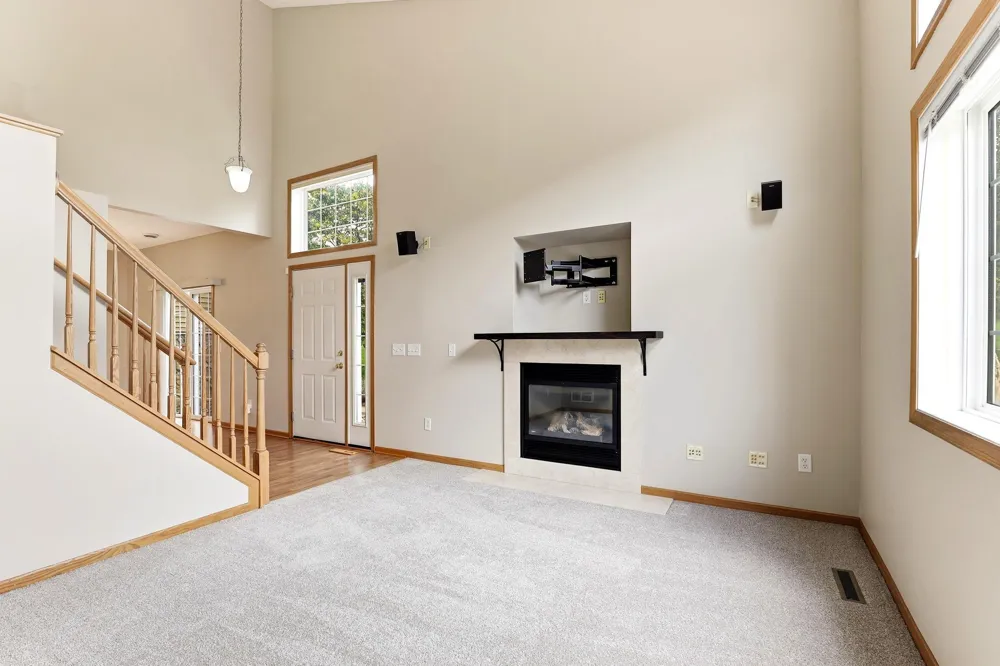6784 Pine Crest Trail S Cottage Grove, MN 55016