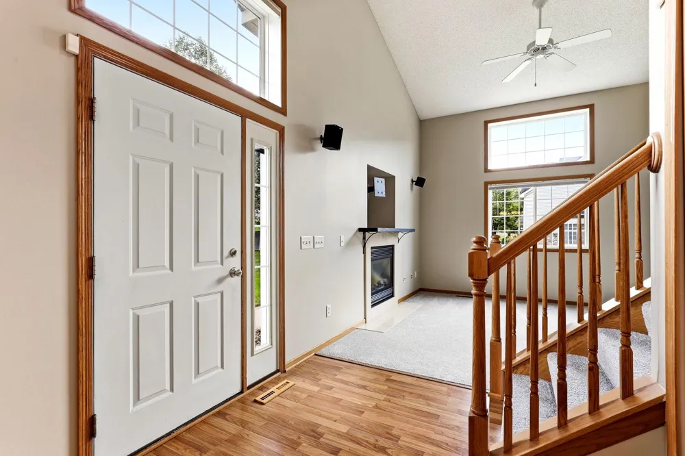 6784 Pine Crest Trail S Cottage Grove, MN 55016