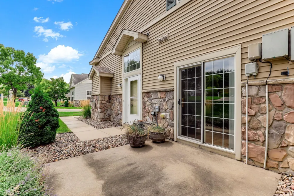 6784 Pine Crest Trail S Cottage Grove, MN 55016