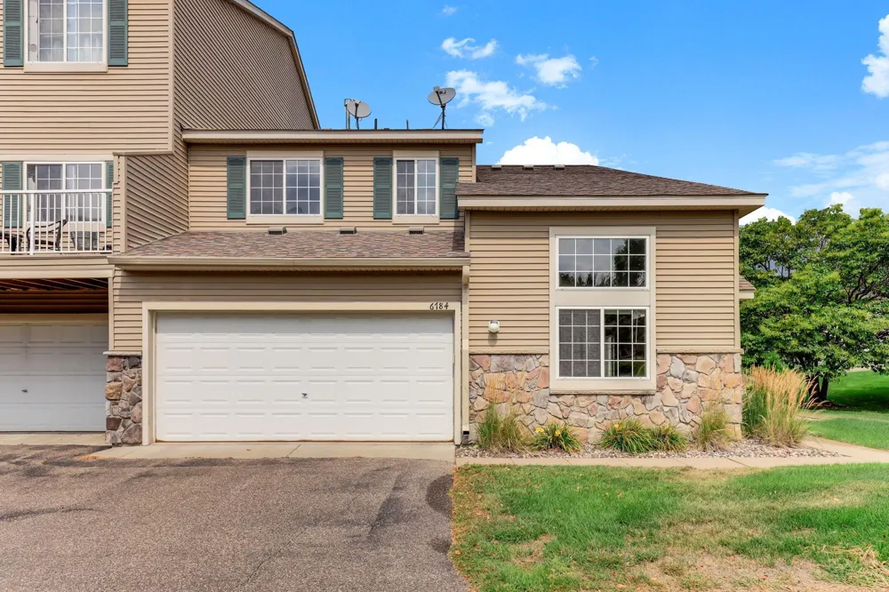 6784 Pine Crest Trail S Cottage Grove, MN 55016