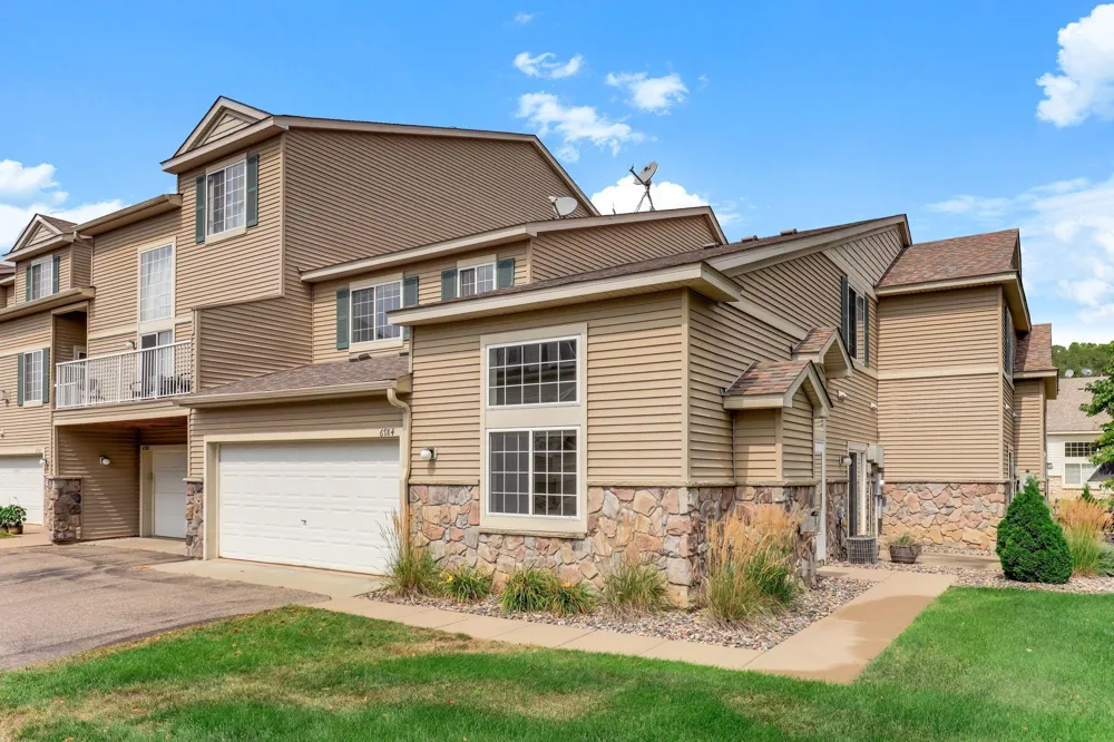 6784 Pine Crest Trail S Cottage Grove, MN 55016