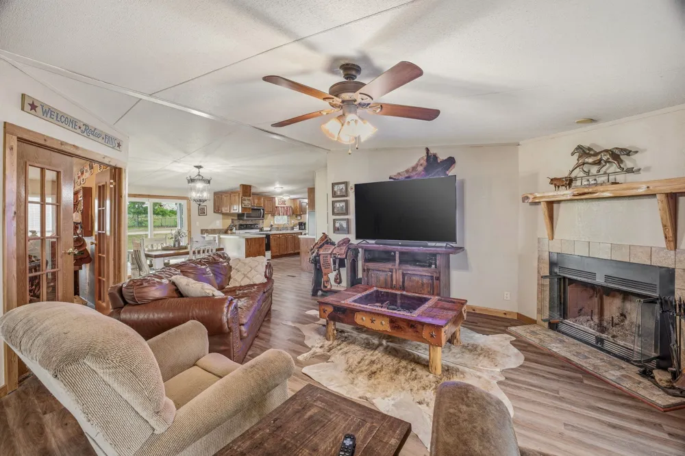 11555 US Highway 377 Stephenville, TX 76401