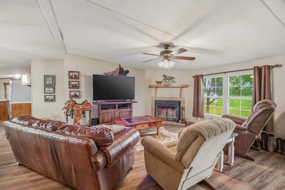 11555 US Highway 377 Stephenville, TX 76401