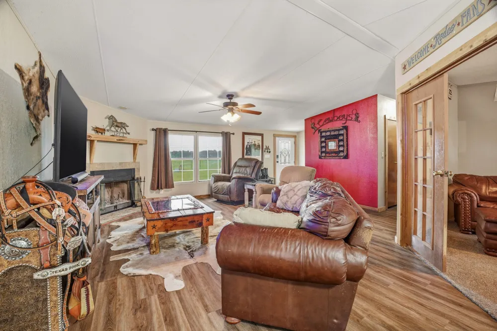 11555 US Highway 377 Stephenville, TX 76401