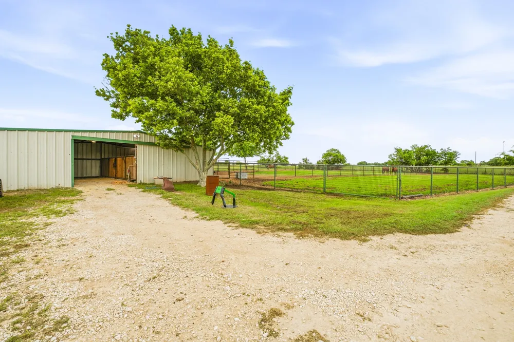 11555 US Highway 377 Stephenville, TX 76401