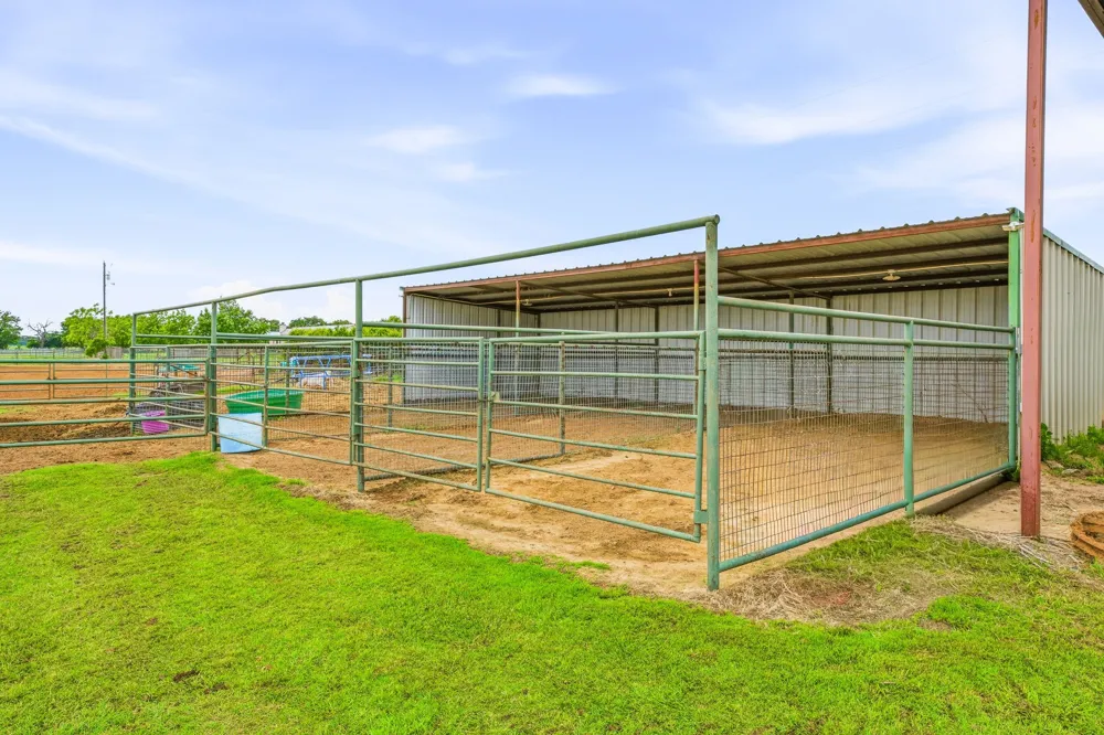 11555 US Highway 377 Stephenville, TX 76401