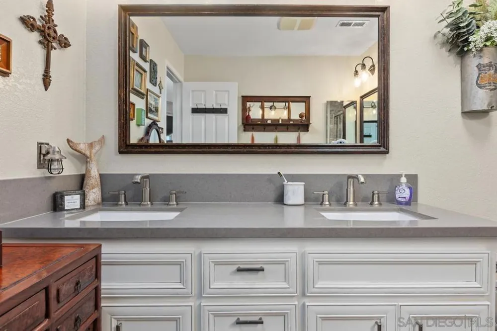 2520 Navarra Dr #C Carlsbad, CA 92009
