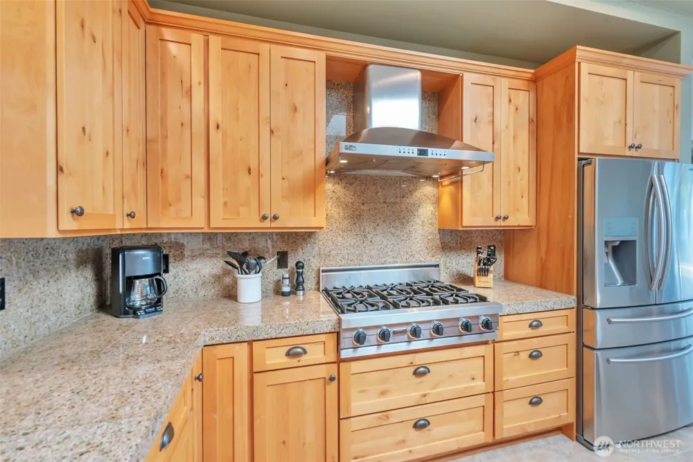 302 Noblecliff Place Langley, WA 98260