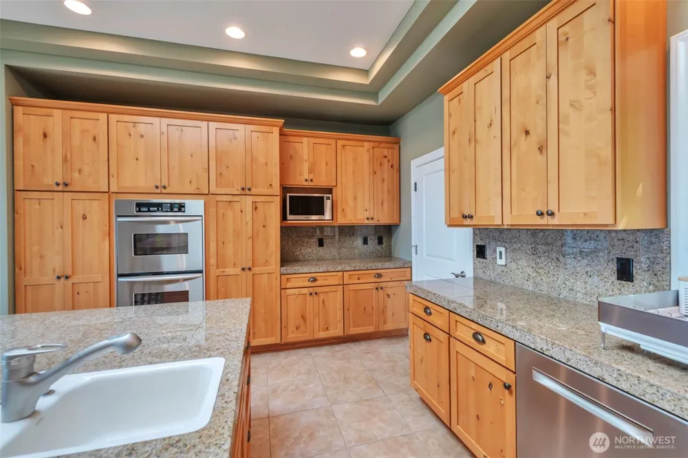 302 Noblecliff Place Langley, WA 98260