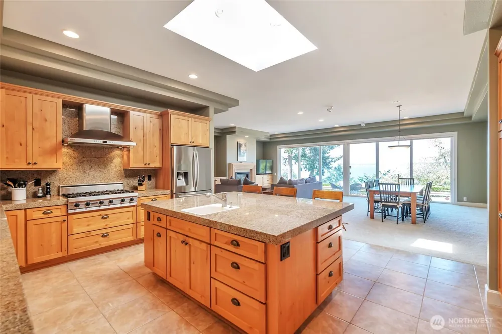 302 Noblecliff Place Langley, WA 98260