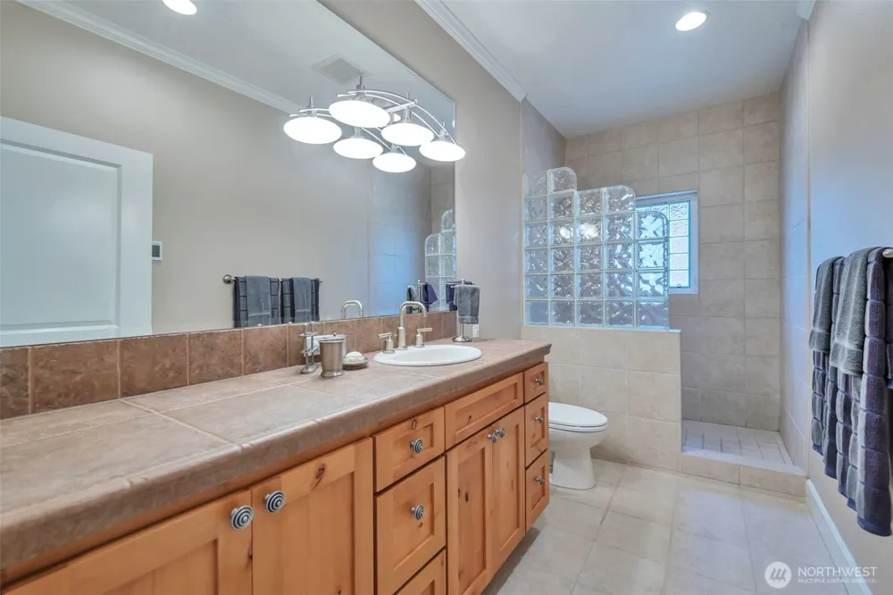 302 Noblecliff Place Langley, WA 98260