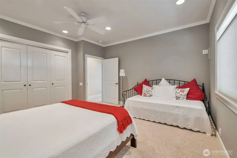 302 Noblecliff Place Langley, WA 98260