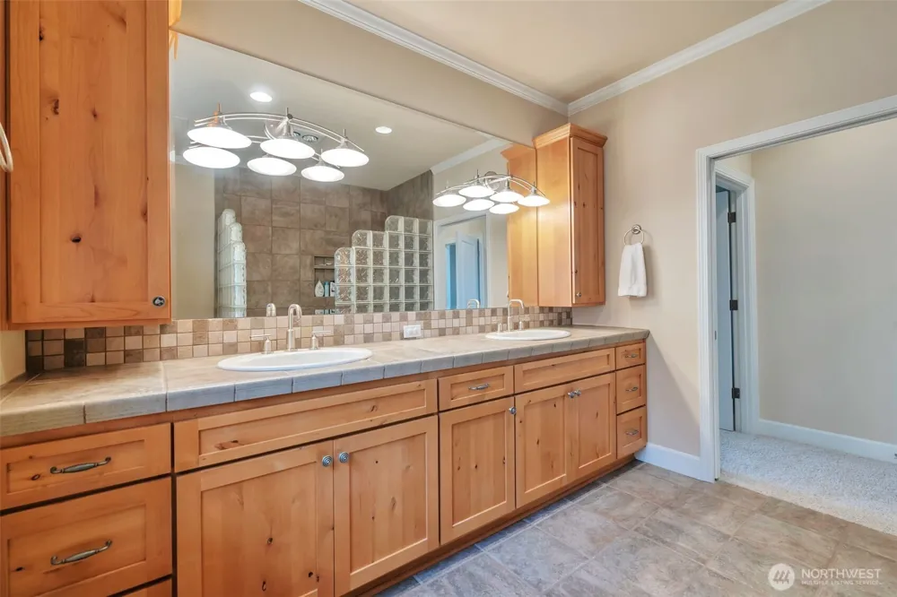 302 Noblecliff Place Langley, WA 98260