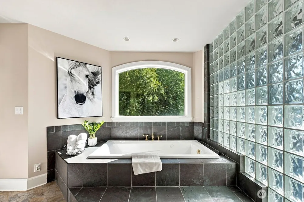 26020 SE Old Black Nugget Road Issaquah, WA 98029