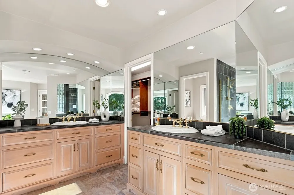 26020 SE Old Black Nugget Road Issaquah, WA 98029