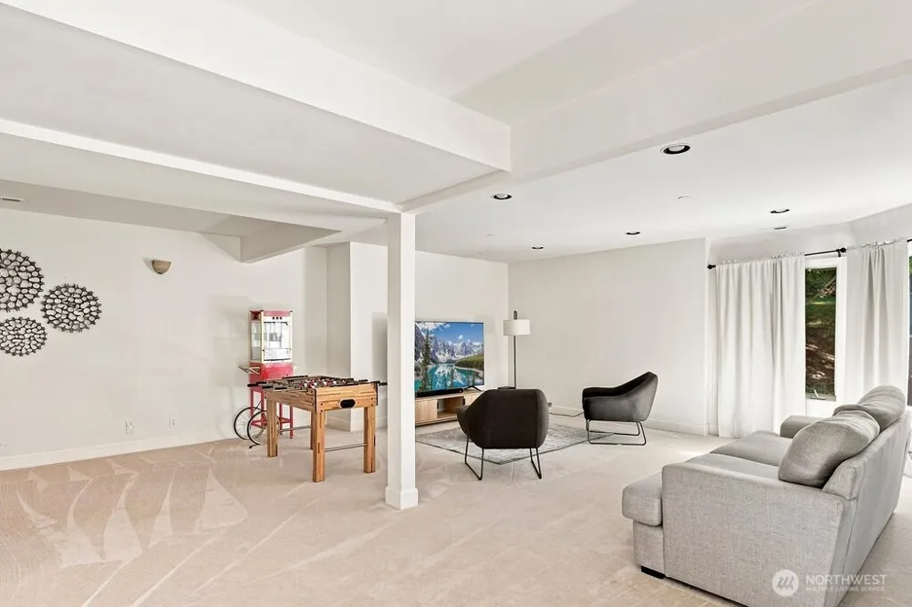 26020 SE Old Black Nugget Road Issaquah, WA 98029