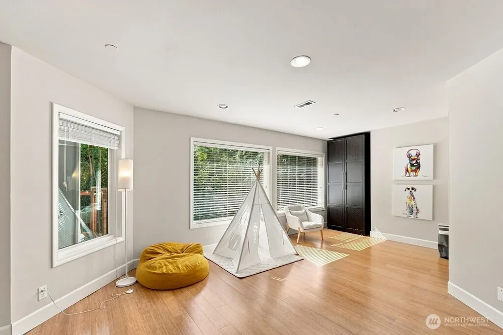 26020 SE Old Black Nugget Road Issaquah, WA 98029