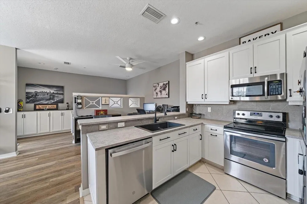 4206 VIA PIEDRA CIRCLE #3-202 Sarasota, FL 34233