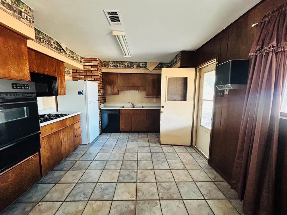 220 Texas Street Cedar Hill, TX 75104