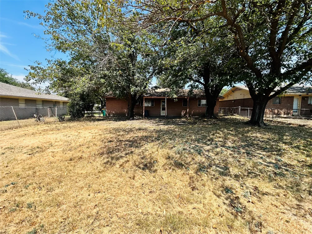 220 Texas Street Cedar Hill, TX 75104