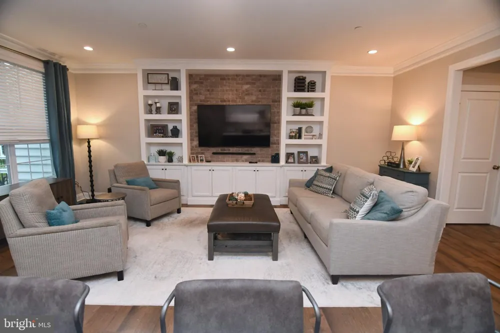 2091 JULIA DRIVE Conshohocken, PA 19428
