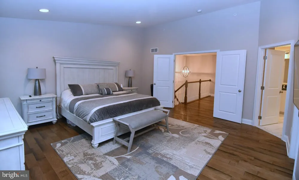 2091 JULIA DRIVE Conshohocken, PA 19428