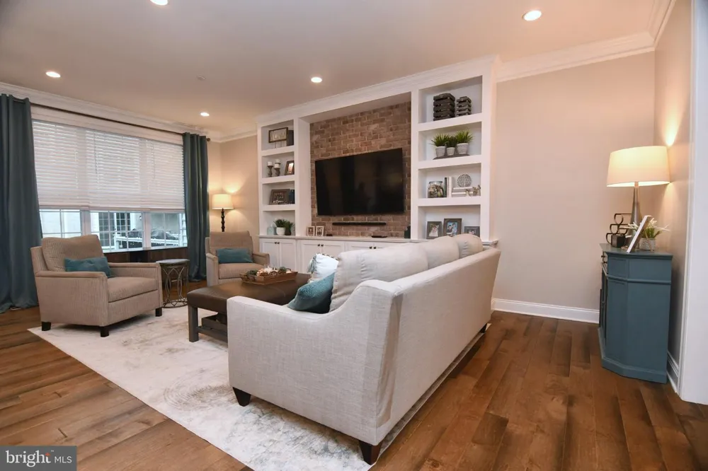 2091 JULIA DRIVE Conshohocken, PA 19428