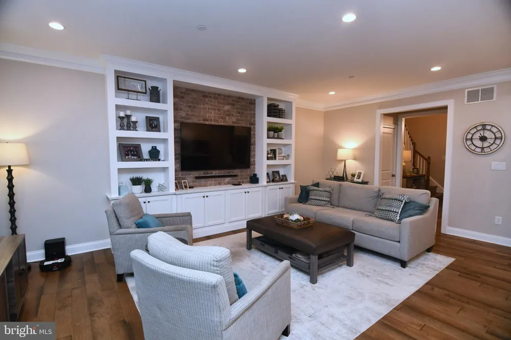 2091 JULIA DRIVE Conshohocken, PA 19428