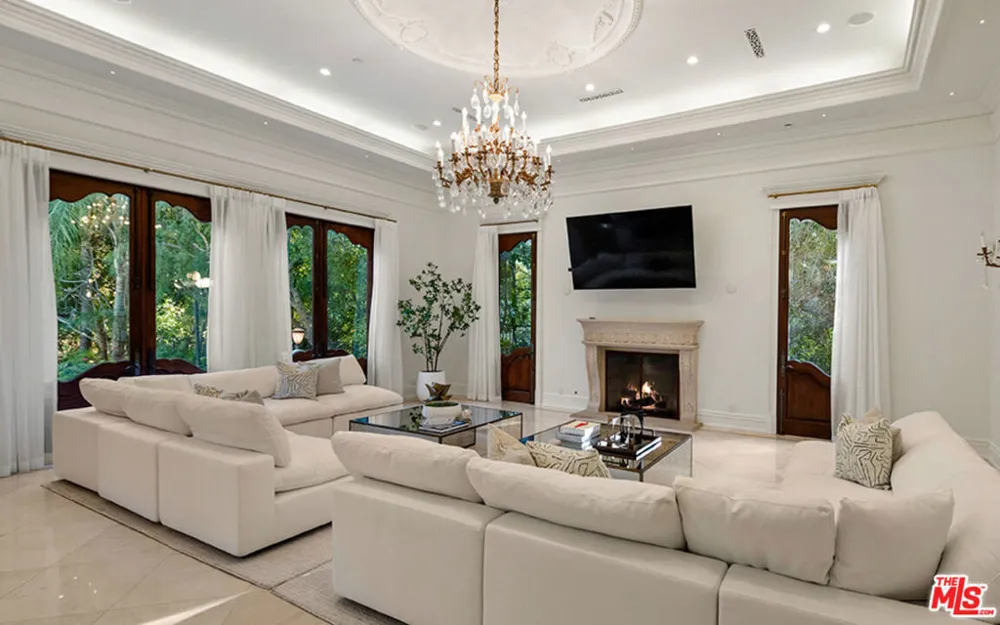 1021 Crescent Drive Beverly Hills, CA 90210