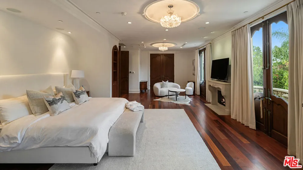 1021 Crescent Drive Beverly Hills, CA 90210