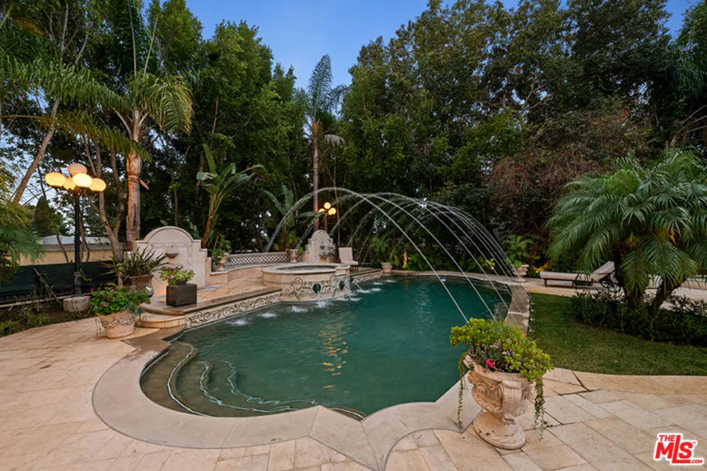 1021 Crescent Drive Beverly Hills, CA 90210