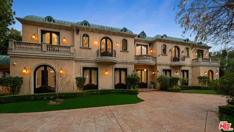 1021 Crescent Drive