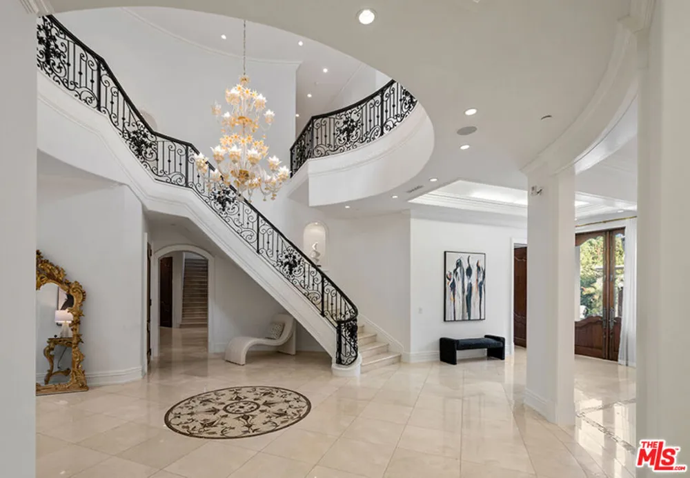 1021 Crescent Drive Beverly Hills, CA 90210