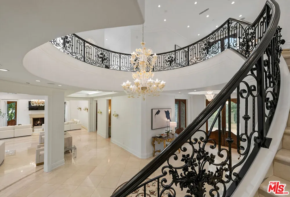 1021 Crescent Drive Beverly Hills, CA 90210