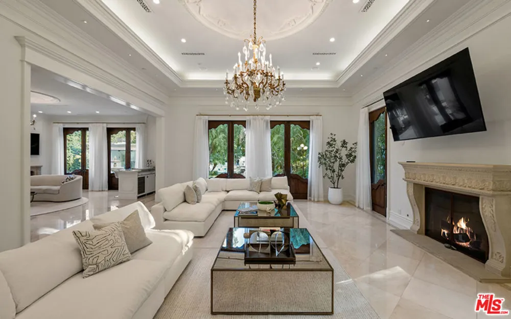 1021 Crescent Drive Beverly Hills, CA 90210