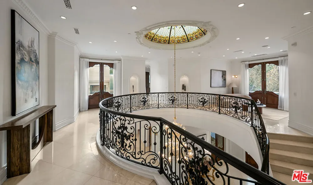 1021 Crescent Drive Beverly Hills, CA 90210