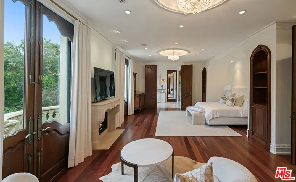 1021 Crescent Drive Beverly Hills, CA 90210