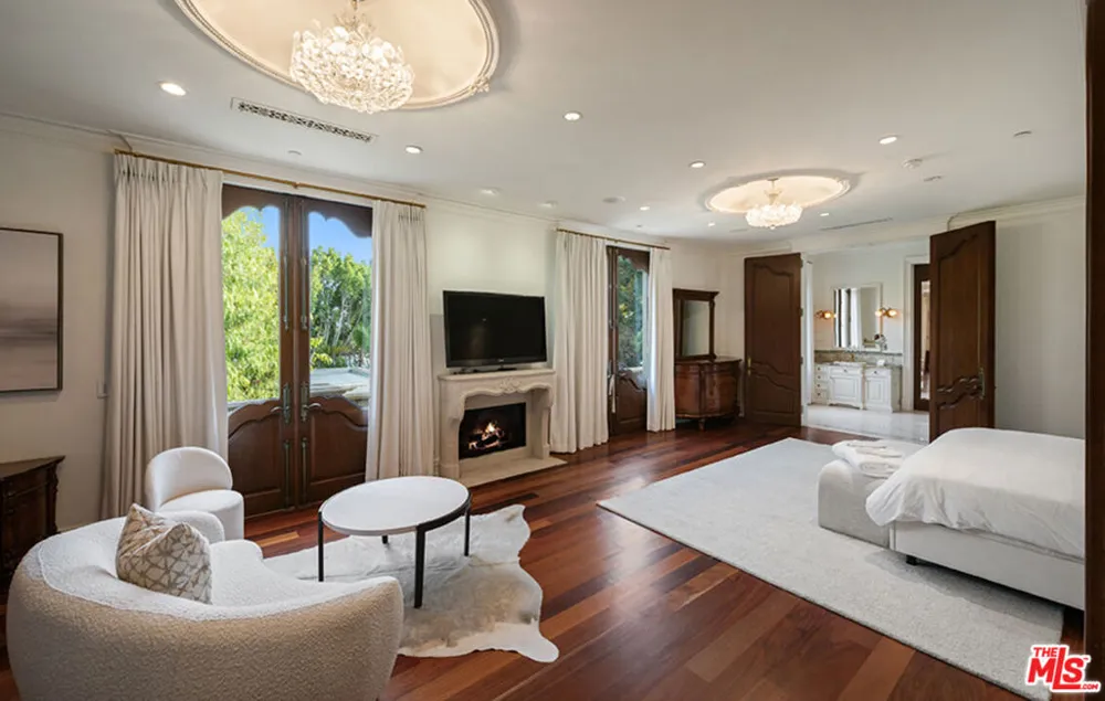 1021 Crescent Drive Beverly Hills, CA 90210