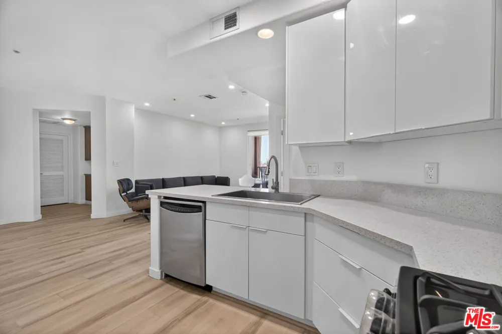 360 W Avenue 26 #236 Los Angeles, CA 90031