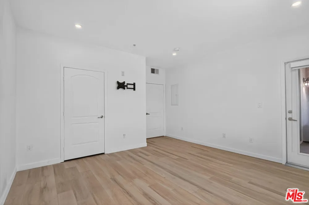 360 W Avenue 26 #236 Los Angeles, CA 90031
