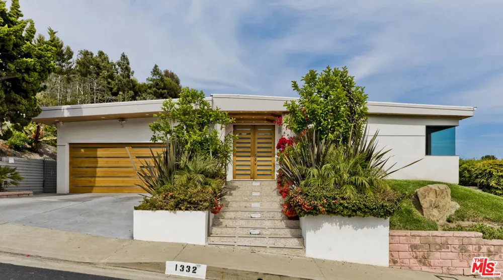 1332 El Hito Circle Pacific Palisades, CA 90272