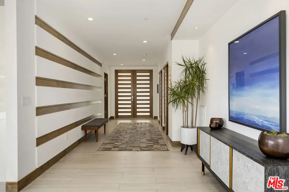 1332 El Hito Circle Pacific Palisades, CA 90272
