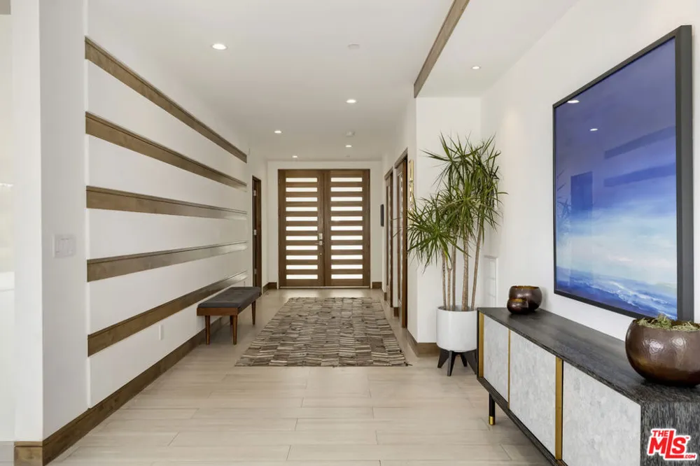 1332 El Hito Circle Pacific Palisades, CA 90272