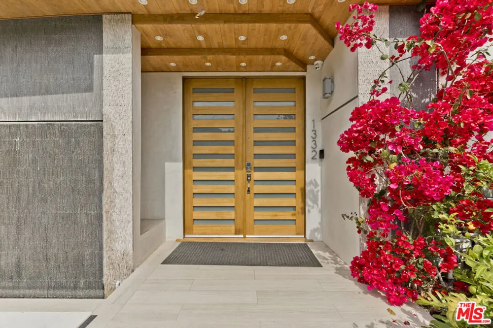 1332 El Hito Circle Pacific Palisades, CA 90272